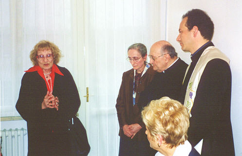 Da sinistra: Adriana Biguzzi segretaria Associazione Volontari Ospedalieri, Maria Delfa Pasini pres. San Vincenzo, mons. Adamo Carloni Consigliere spirituale San Vincenzo, don Marcello Palazzi Parroco di Case Finali.